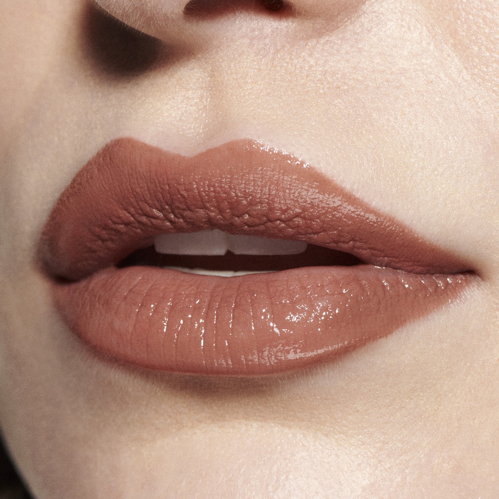 Губная помада Lustreglass Lipstick 