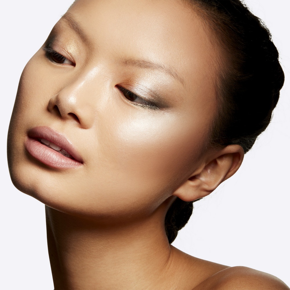 Пудра для лица компактная Extra Dimension Skinfinish