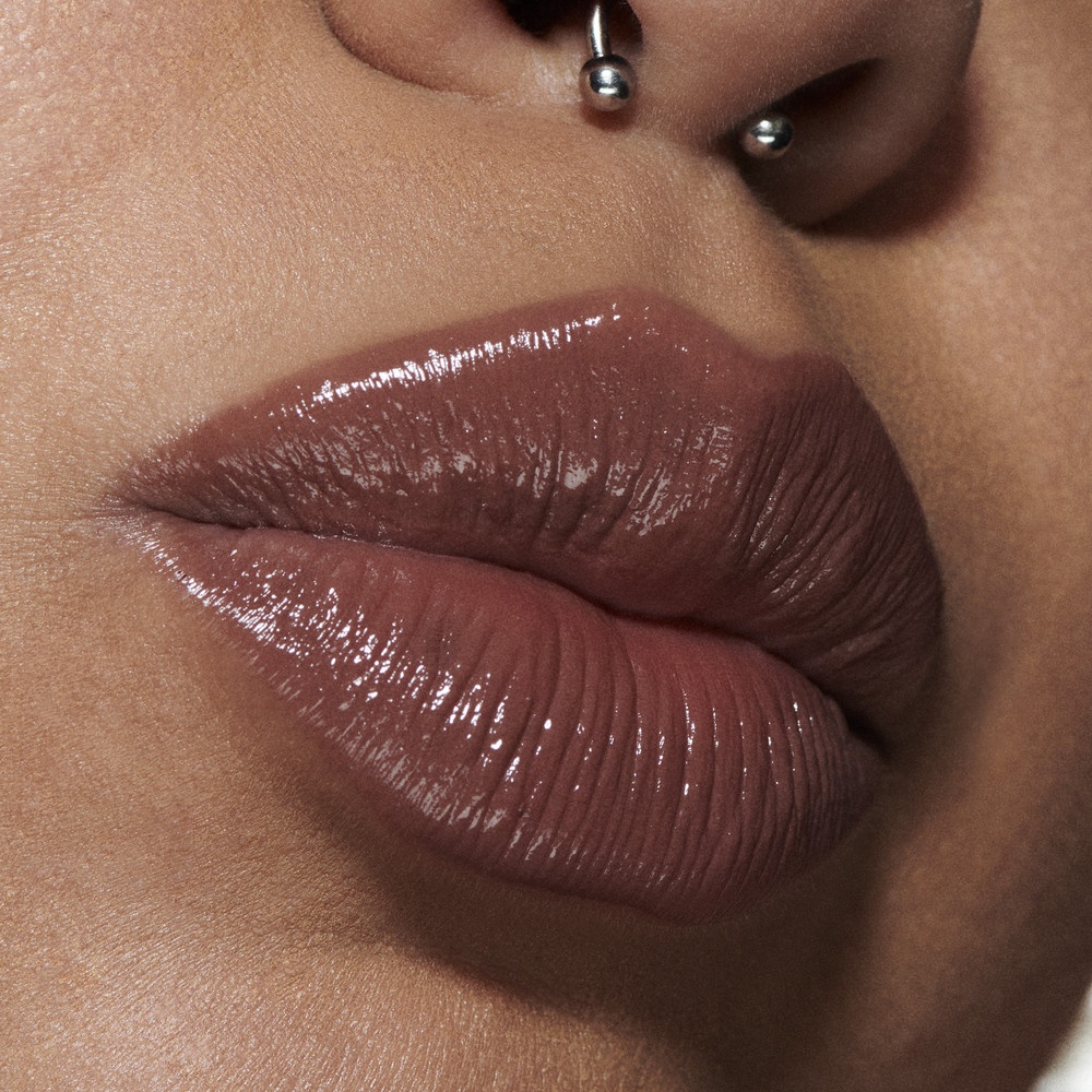 Губная помада Lustreglass Lipstick 