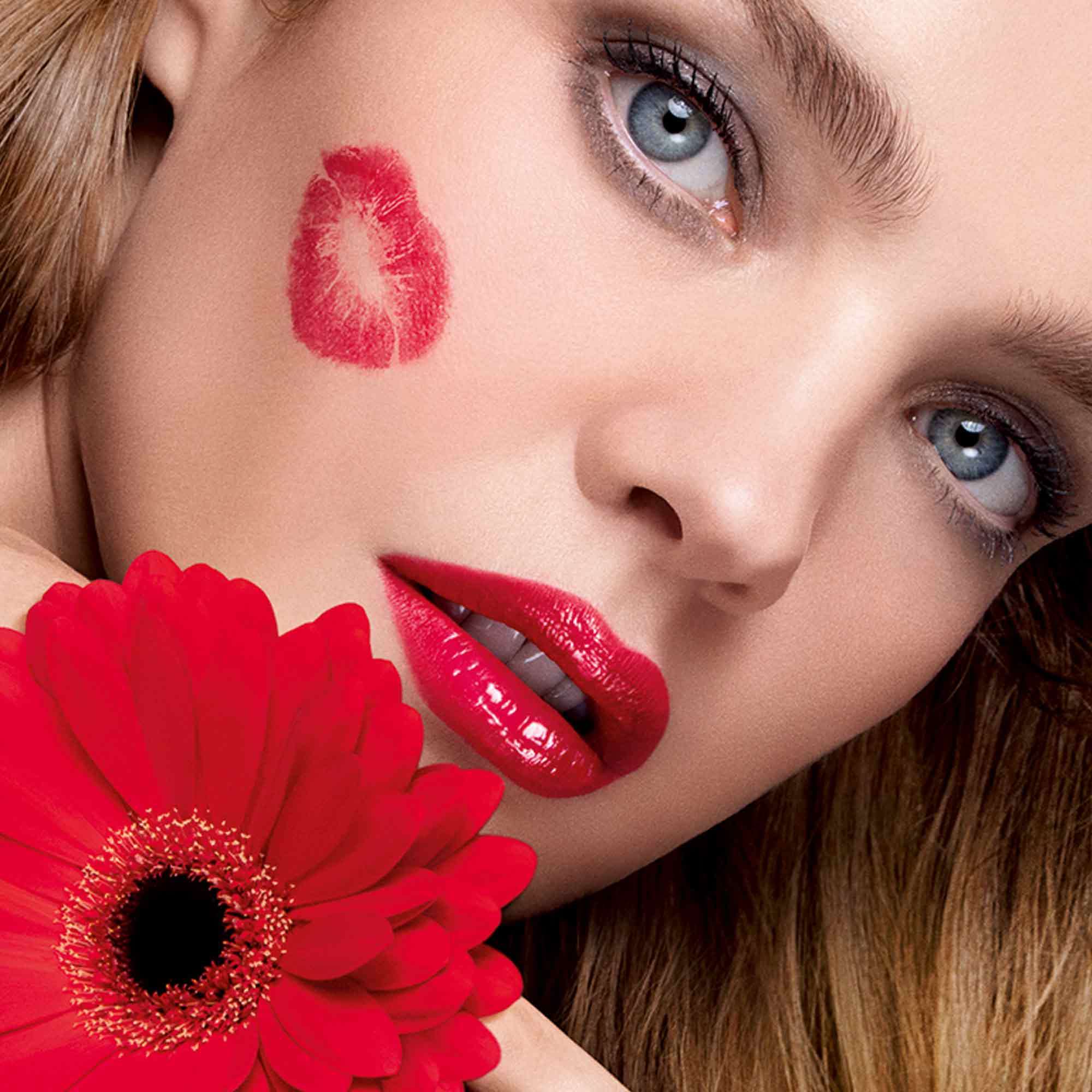 Помада для губ KissKiss Shine Bloom 