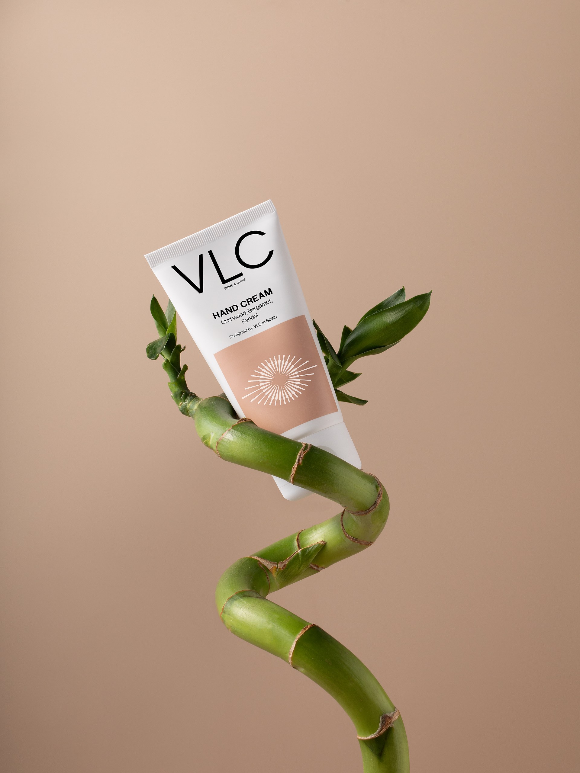 Крем для рук питательный Oud wood, Bergamot, Sandal купить в VISAGEHALL