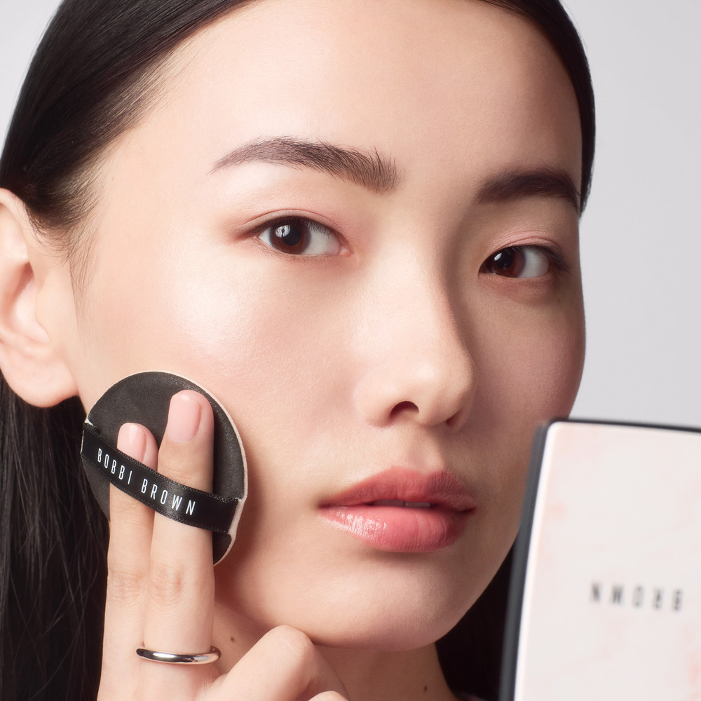 Пудра компактная Sheer Finish Blurring Powder