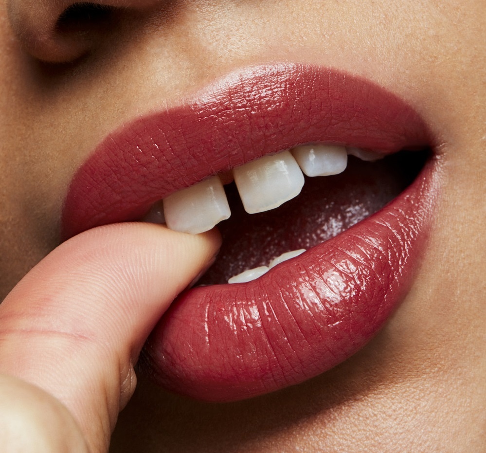 Помада для губ Lustreglass Sheer-Shine Lipstick