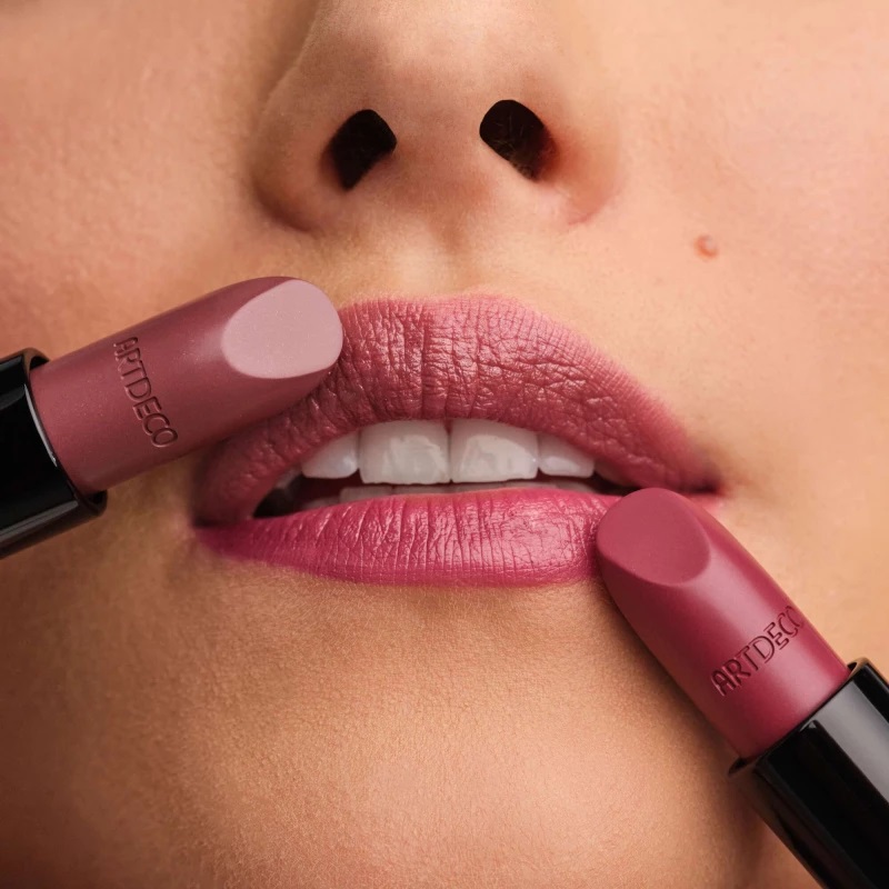 Помада для губ увлажняющая Perfect Color Lipstick Весна 2021