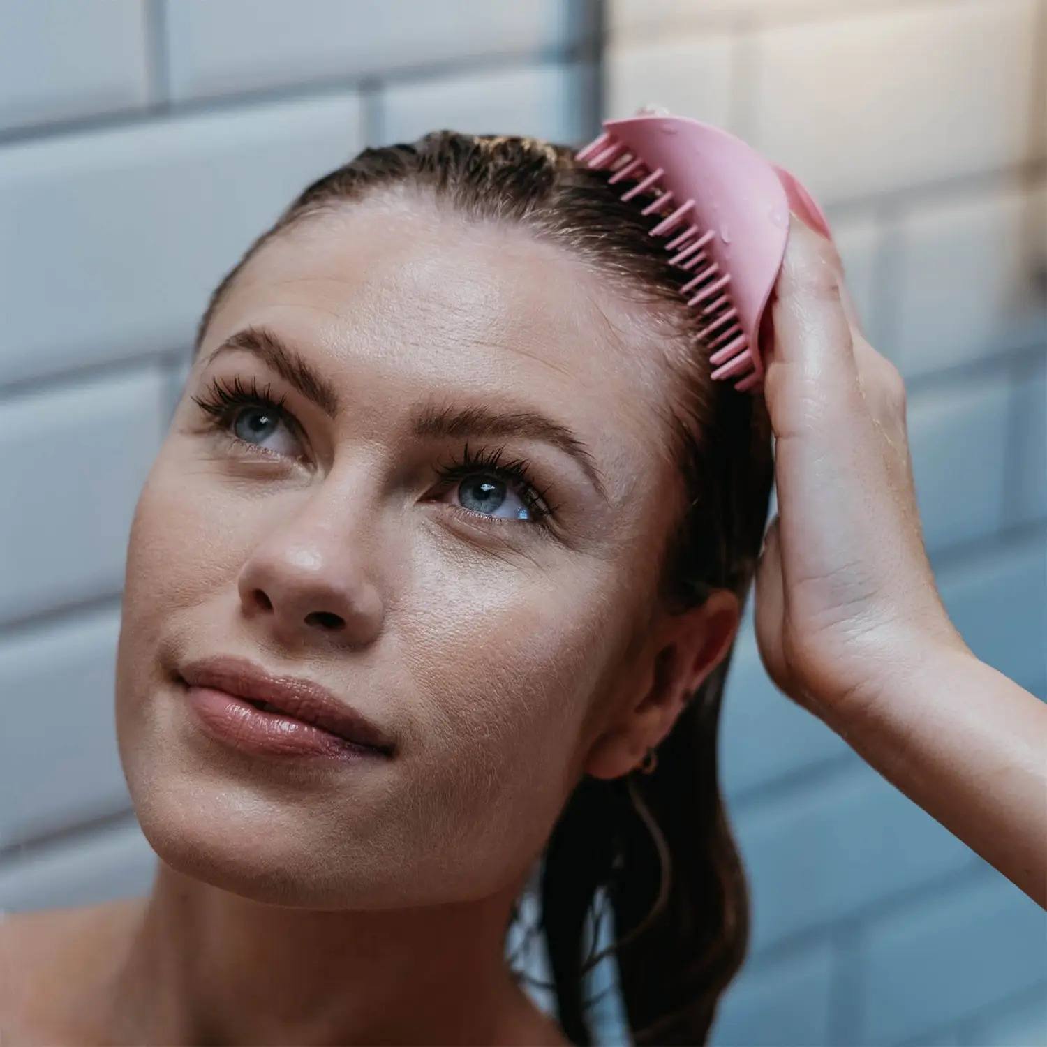 Щетка для массажа головы Pretty Pink  купить в VISAGEHALL
