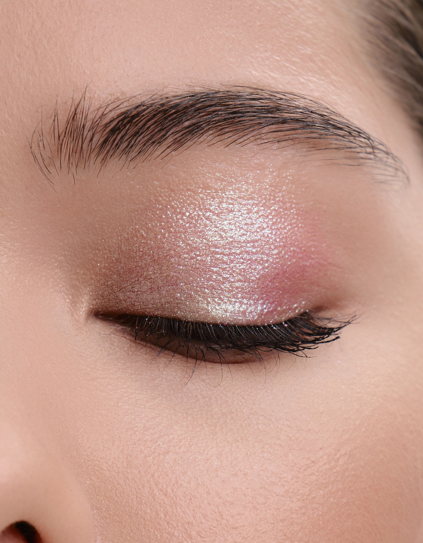 Тени-спарклы для век с влажным финишем Single Eyeshadow