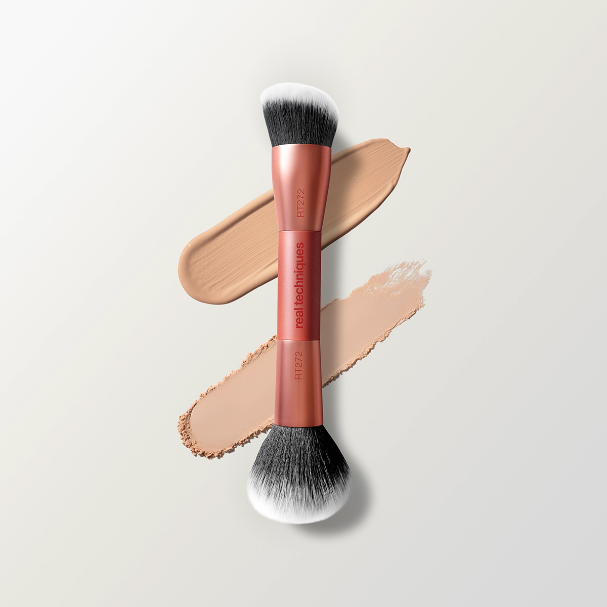 Кисть для тональной основы и пудры двусторонняя Liquid & Powder Base Brush