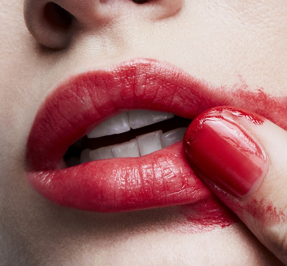 Помада для губ Lustreglass Sheer-Shine Lipstick