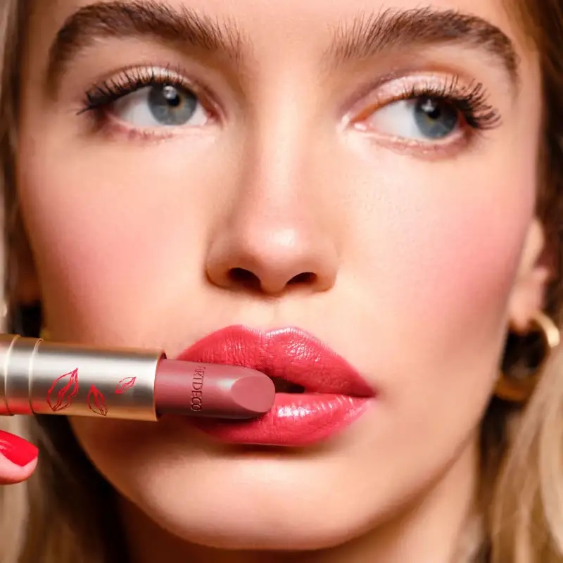 Помада для губ увлажняющая Perfect Color Lipstick 2025