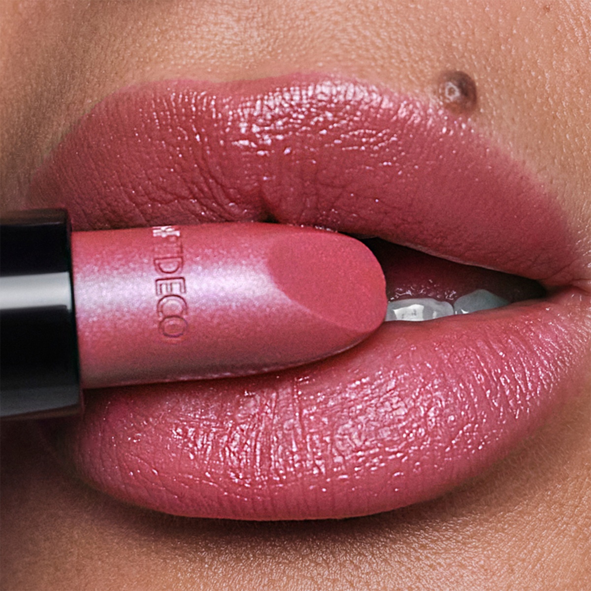 Помада для губ увлажняющая Шепот шелкового пути Perfect Color Lipstick