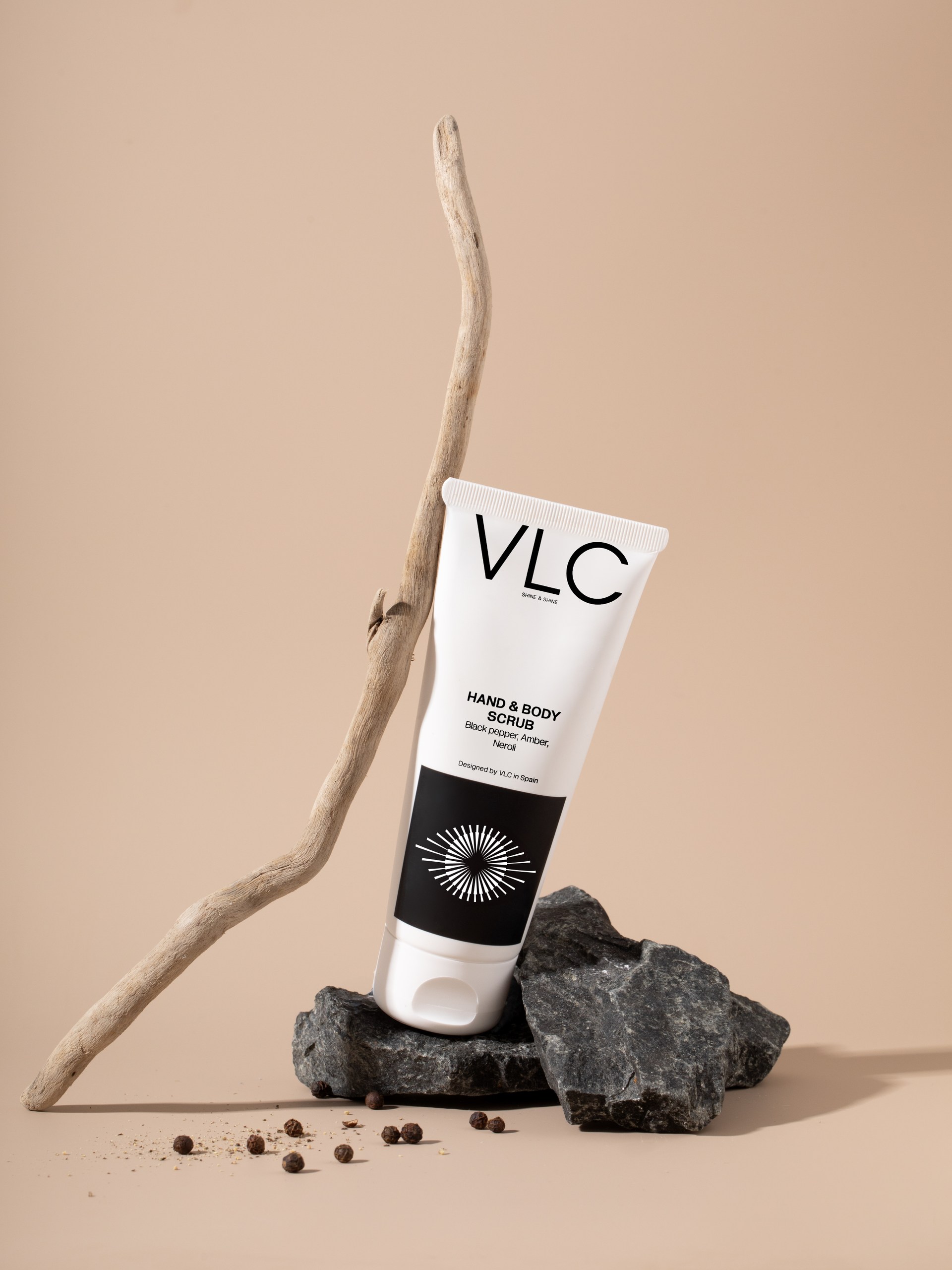 Крем-скраб питательный для рук и тела Black pepper, neroli, amber купить в VISAGEHALL