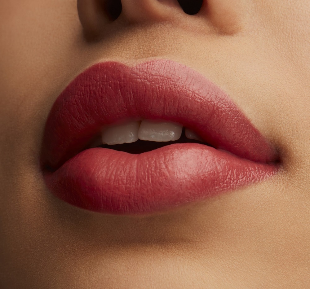 Помада для губ Lustreglass Sheer-Shine Lipstick