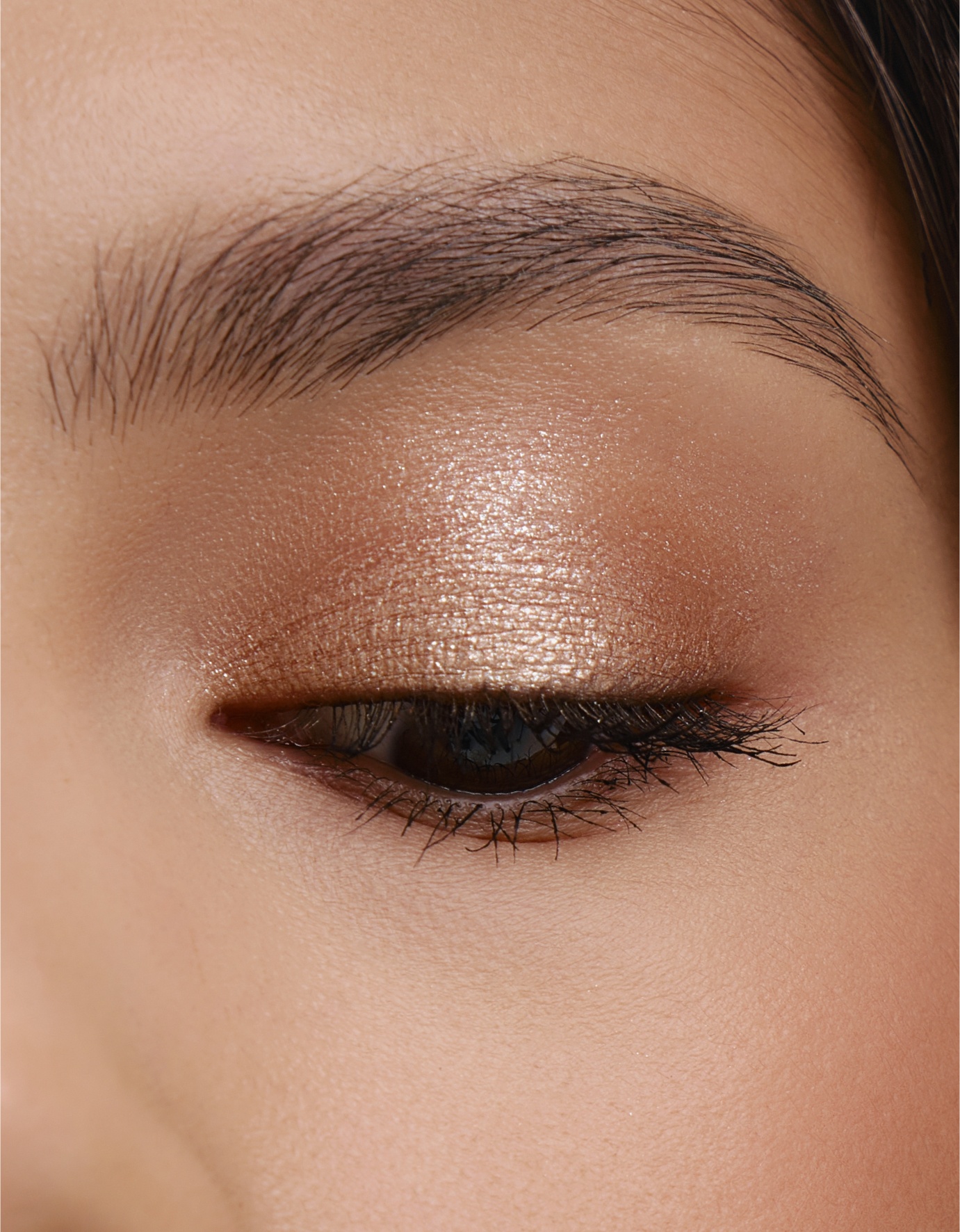 Тени-спарклы для век с влажным финишем Single Eyeshadow