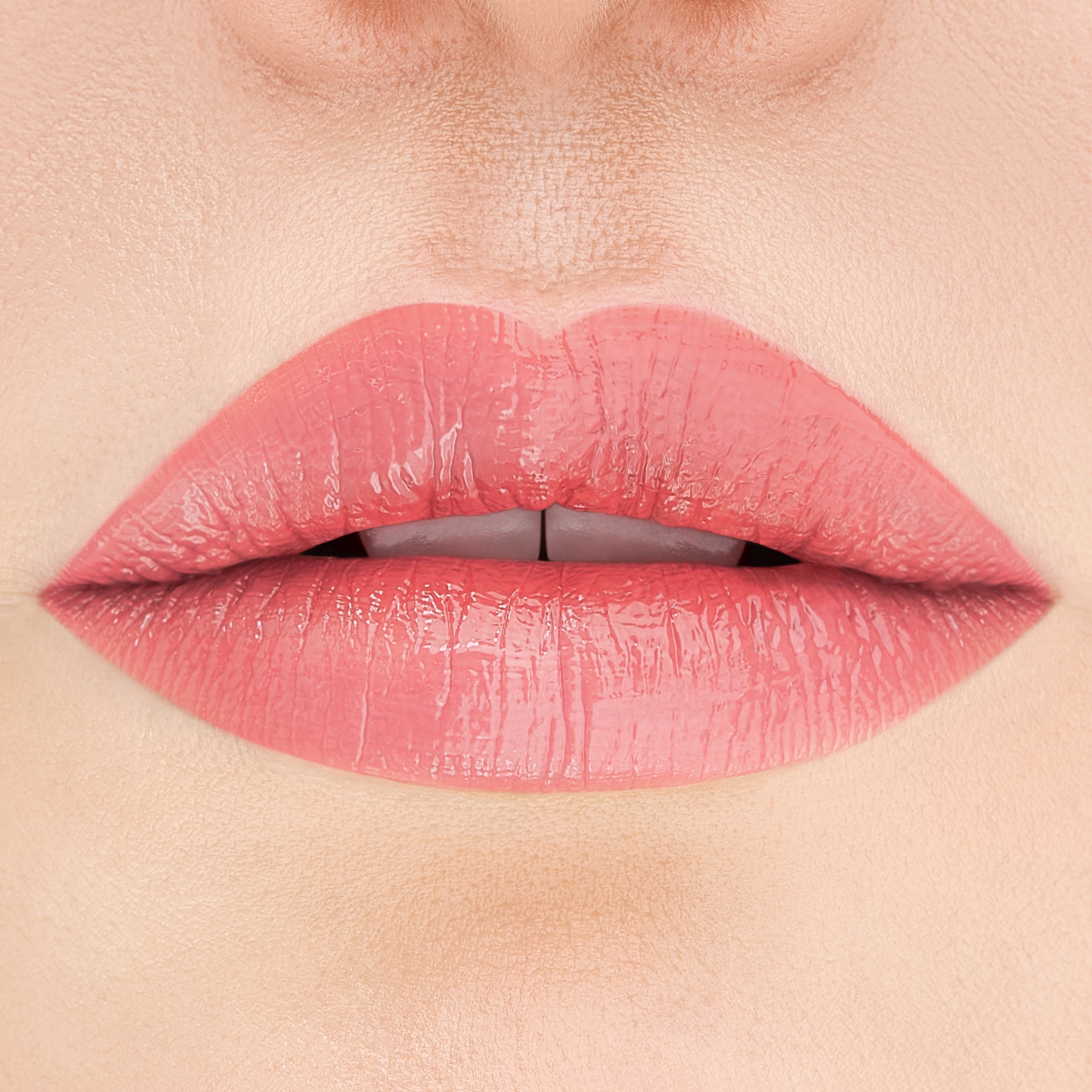 Блеск для увеличения объема губ Le Volume Plum&Care Lipgloss 