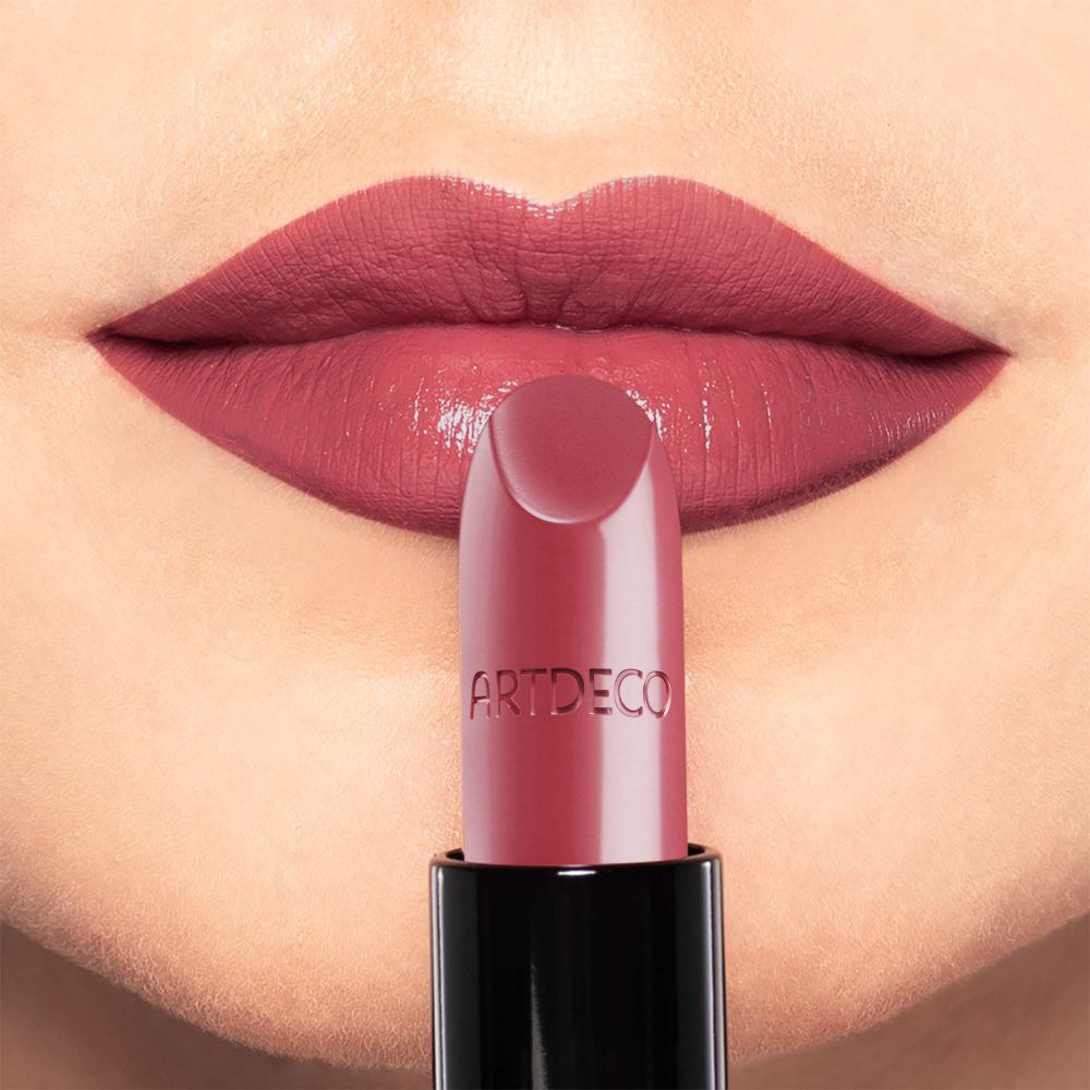 Помада для губ увлажняющая Perfect Color Lipstick Spring 2022 