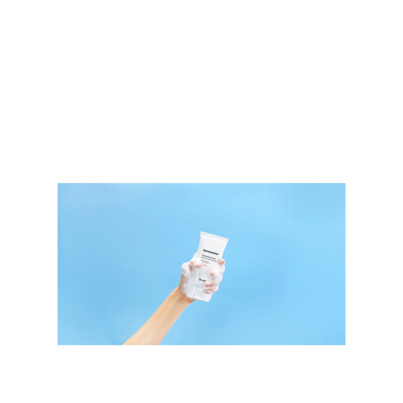 Мягкая пенка для умывания с био-водой Dermaclear Micro Foam Micro-Mousse Cleansing Foam купить в VISAGEHALL