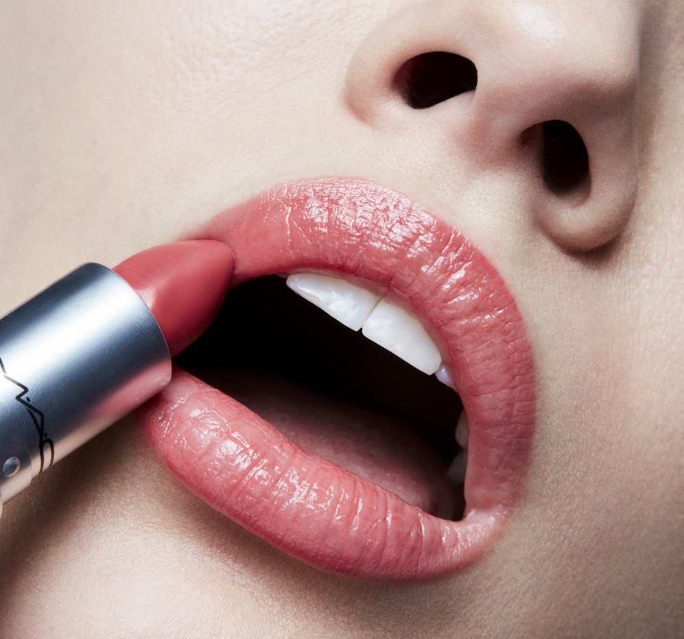 Помада для губ Lustreglass Sheer-Shine Lipstick
