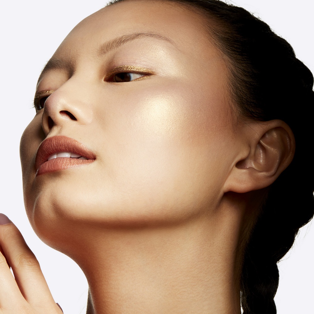 Пудра для лица компактная Extra Dimension Skinfinish