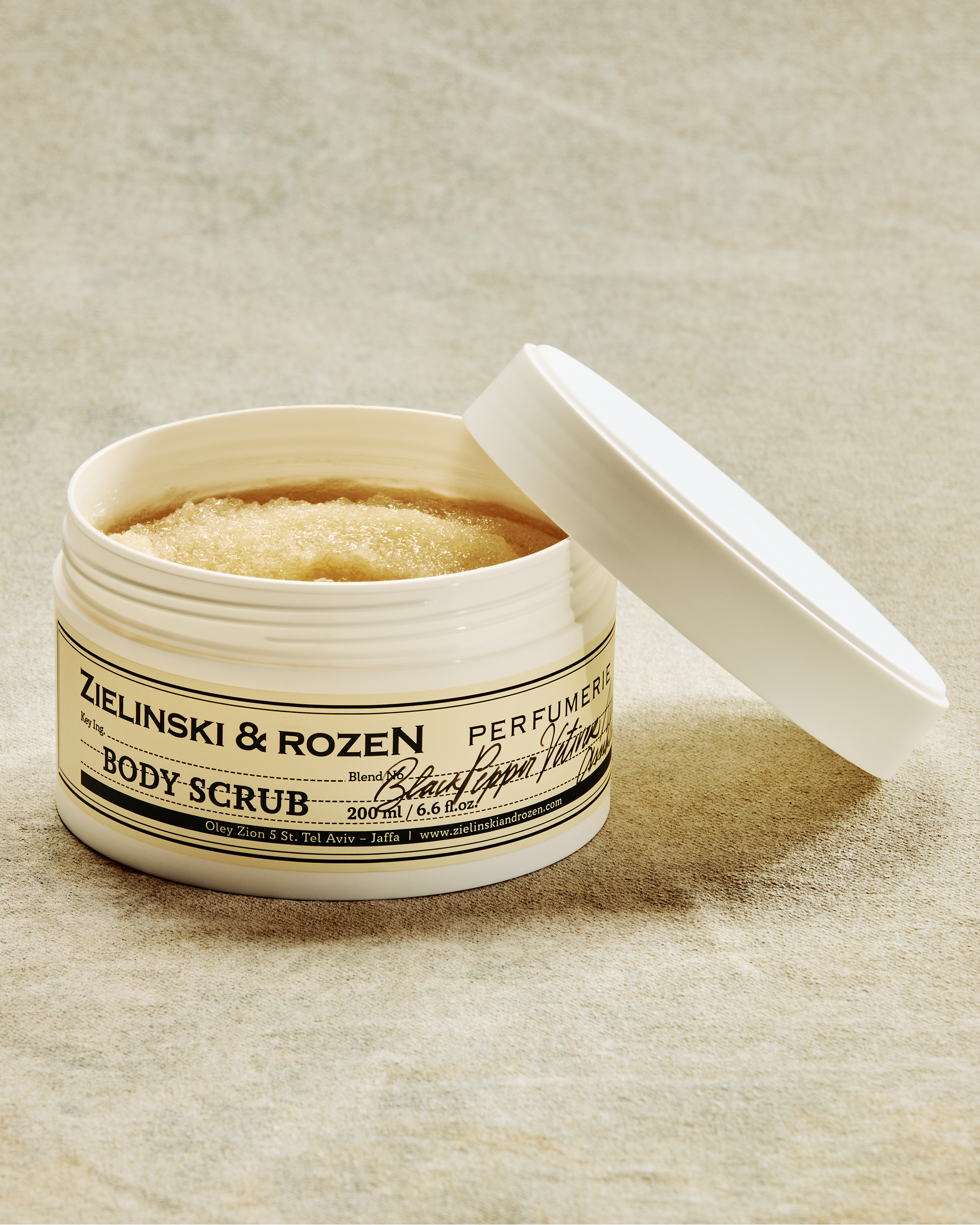 Скраб для тела Черный Перец, Ветивер, Нероли, Амбра купить в VISAGEHALL