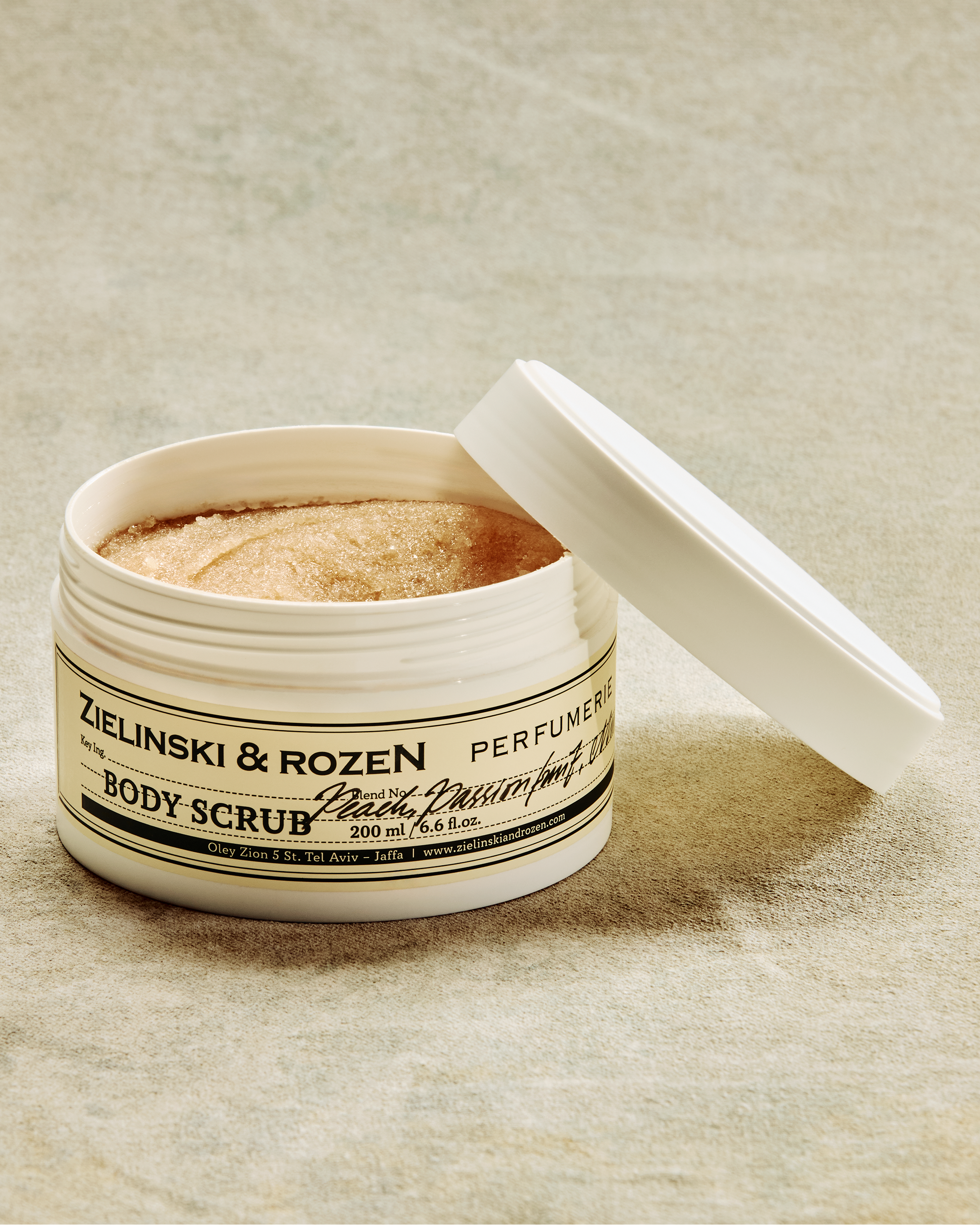 Скраб для тела Персик, Маракуйя, Мускус купить в VISAGEHALL