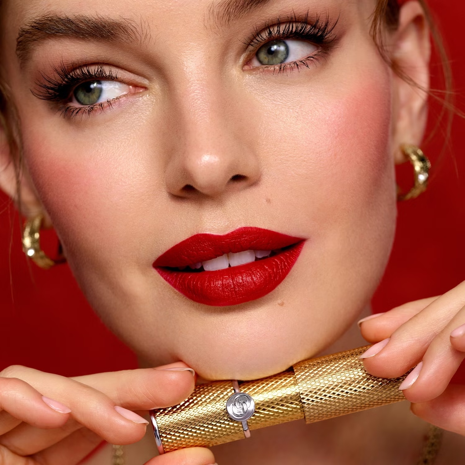 Губная помада увлажняющая с бархатно-матовым эффектом Rouge Opulent
