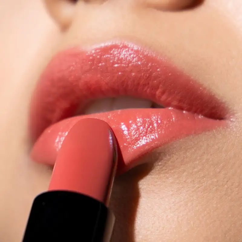 Помада для губ увлажняющая Perfect Color Lipstick