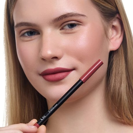 Карандаш для губ гелевый Base Gel Lip Pencil