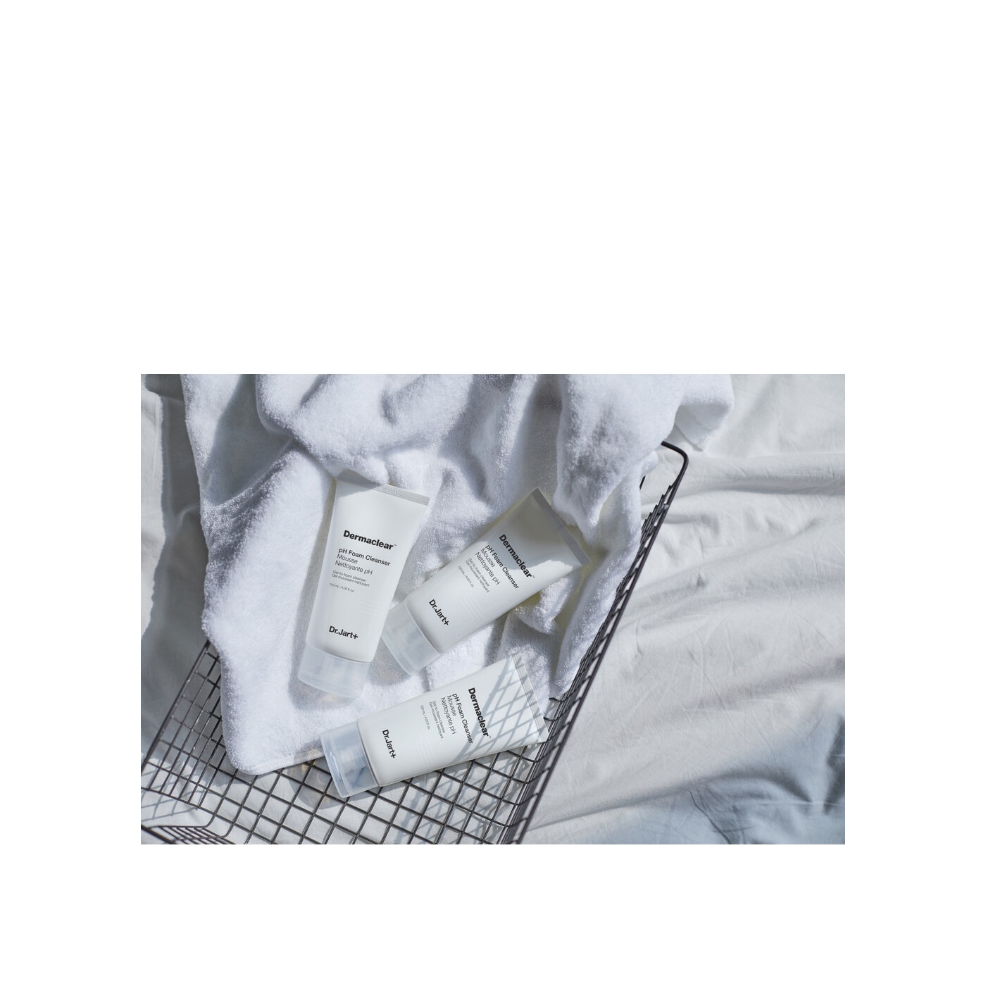 Гель-пенка для глубокого очищения кожи Dermaclear Micro Foam Micro-Mousse  купить в VISAGEHALL