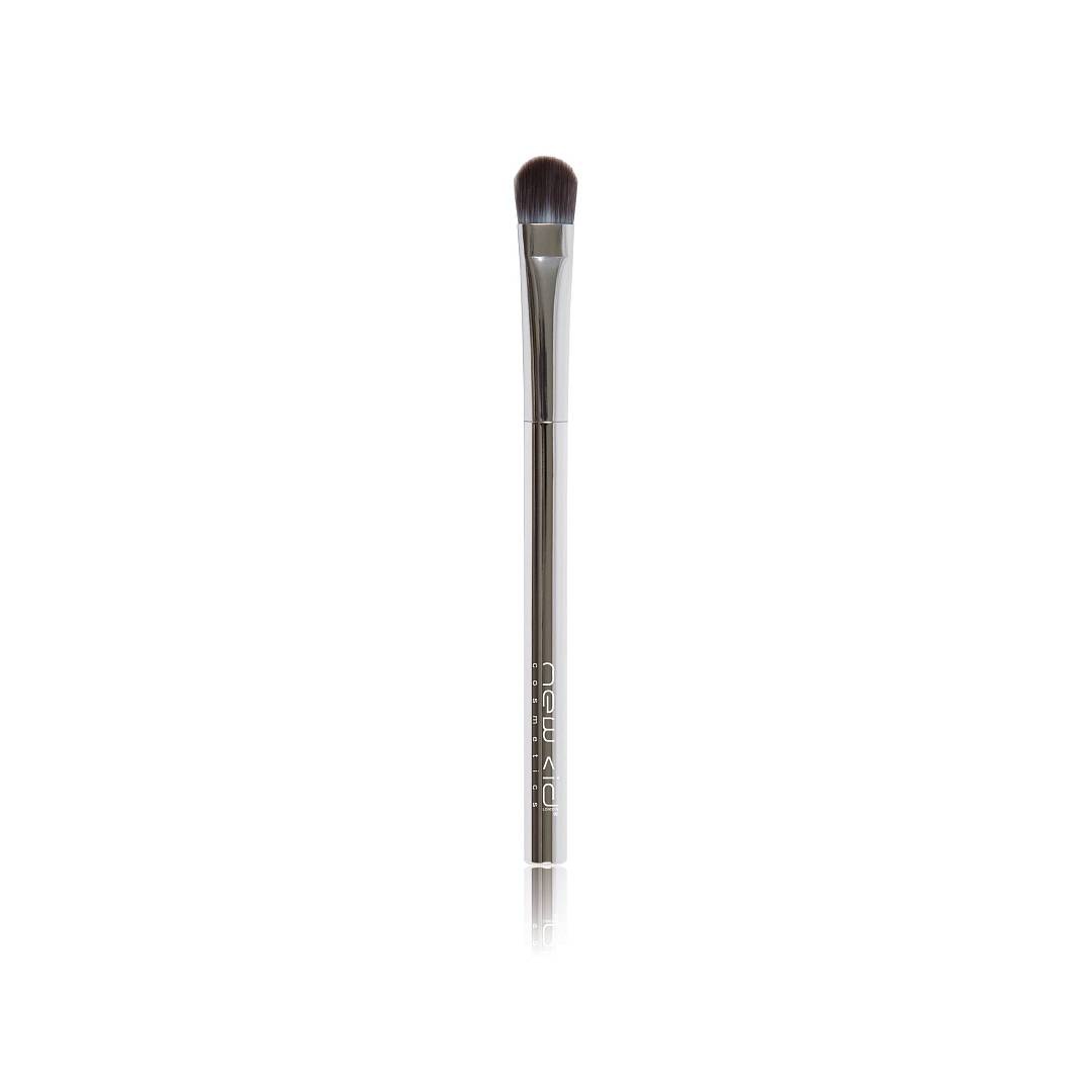 Кисть для нанесения теней Eyeshadow blending brush