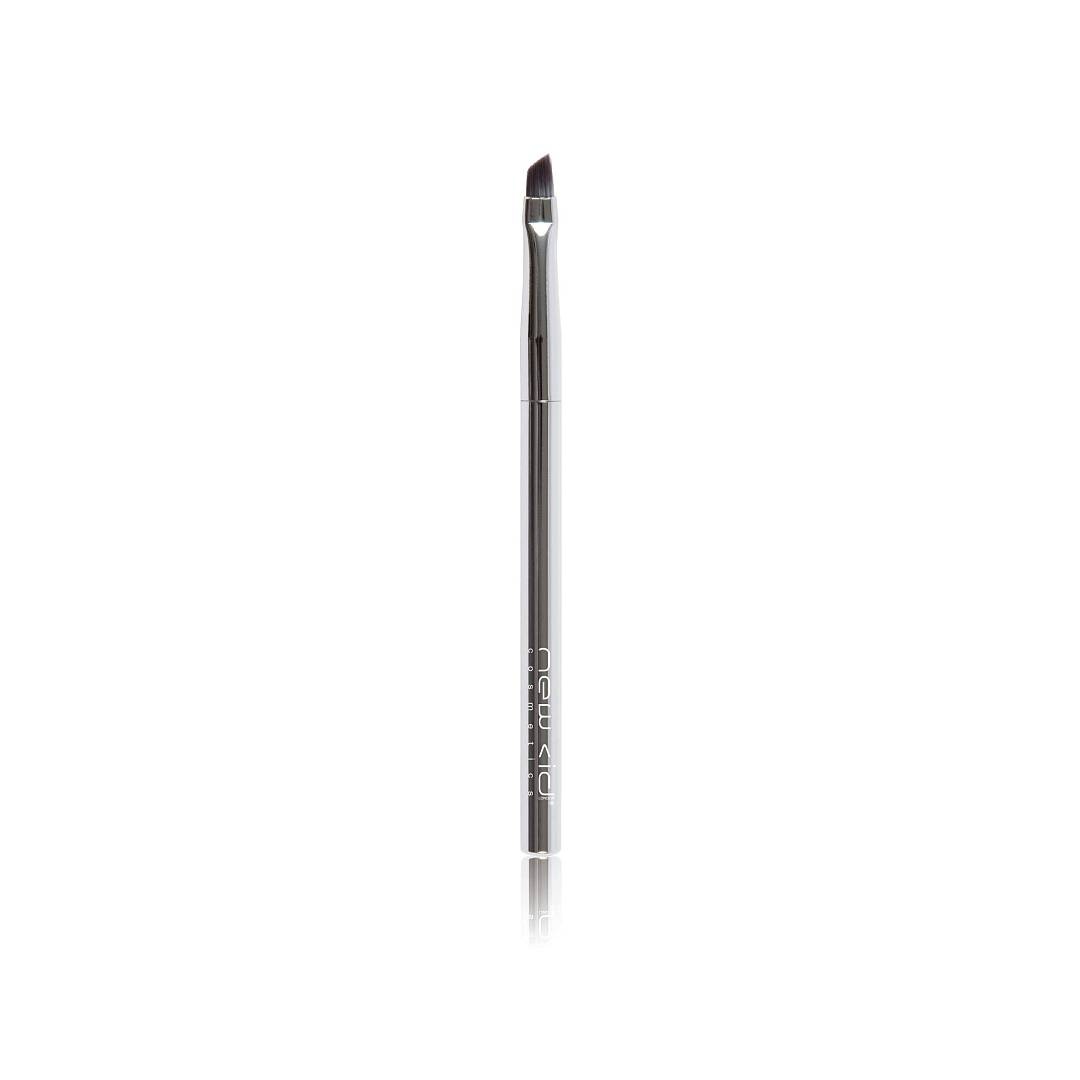 Кисть для нанесения теней Angled Eyeshadow brush