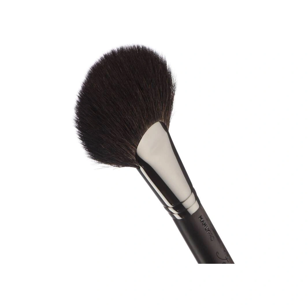 Большая плоская веерная кисть для сухих текстур Tender Touch купить в VISAGEHALL