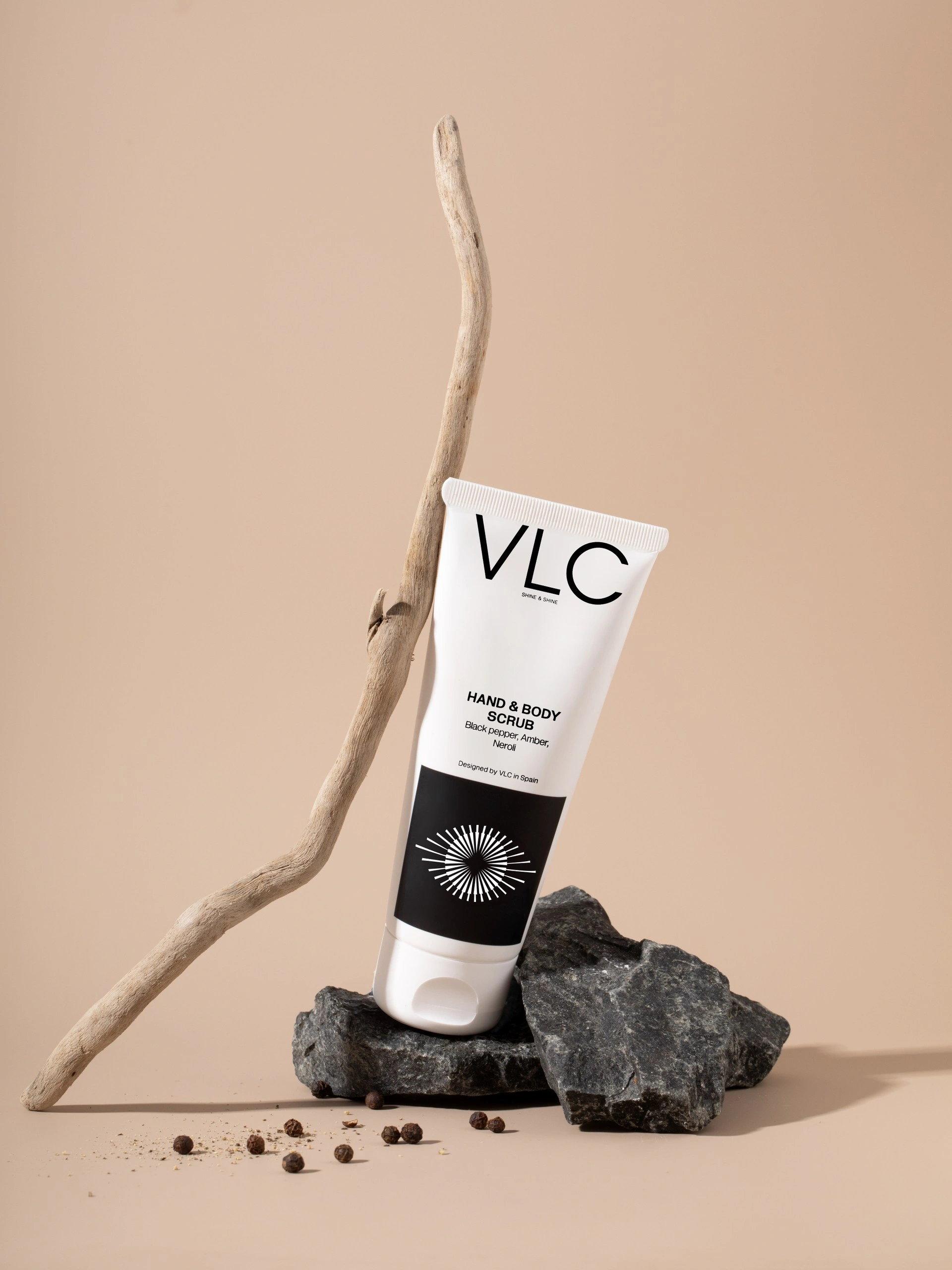Крем-скраб питательный для рук и тела Black pepper, neroli, amber купить в VISAGEHALL