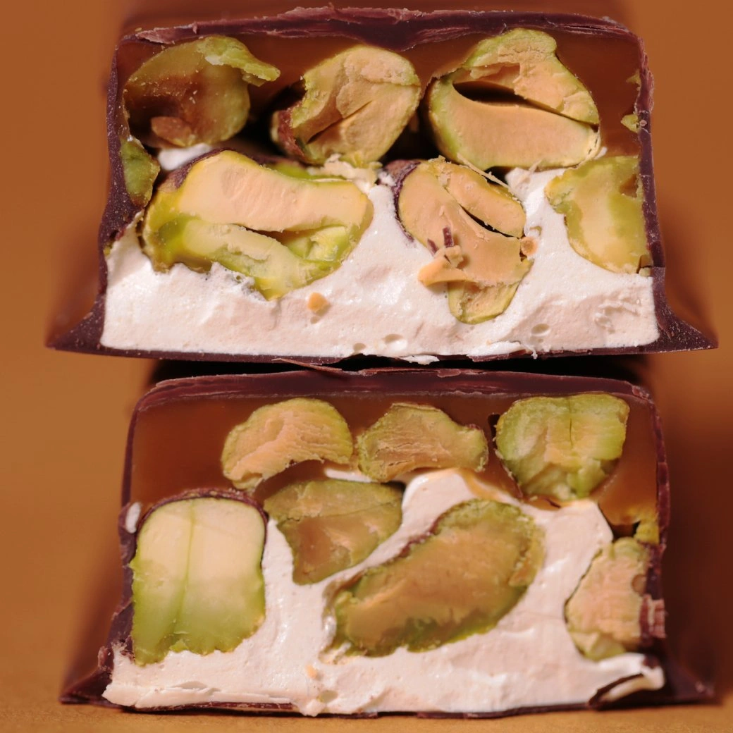 Батончик шоколадно - фисташковый Ugly купить в VISAGEHALL