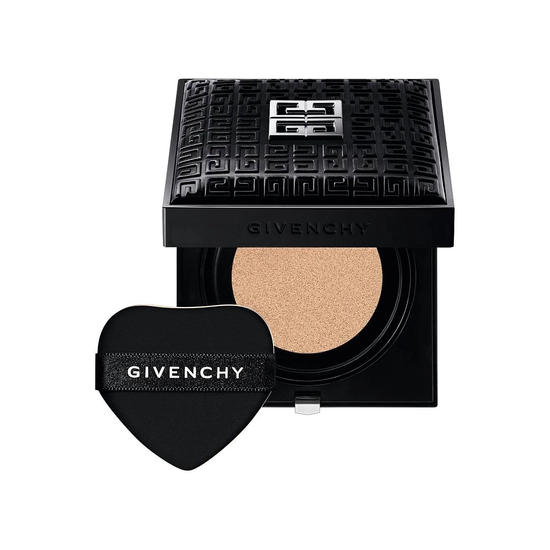 Ухаживающий тональный кушон для лица Prisme Libre Skin-Caring Glow Cushion SPF45/PA+++